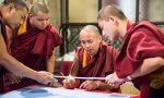 Rho, i monaci del Dalai Lama realizzano un mandala in municipio
