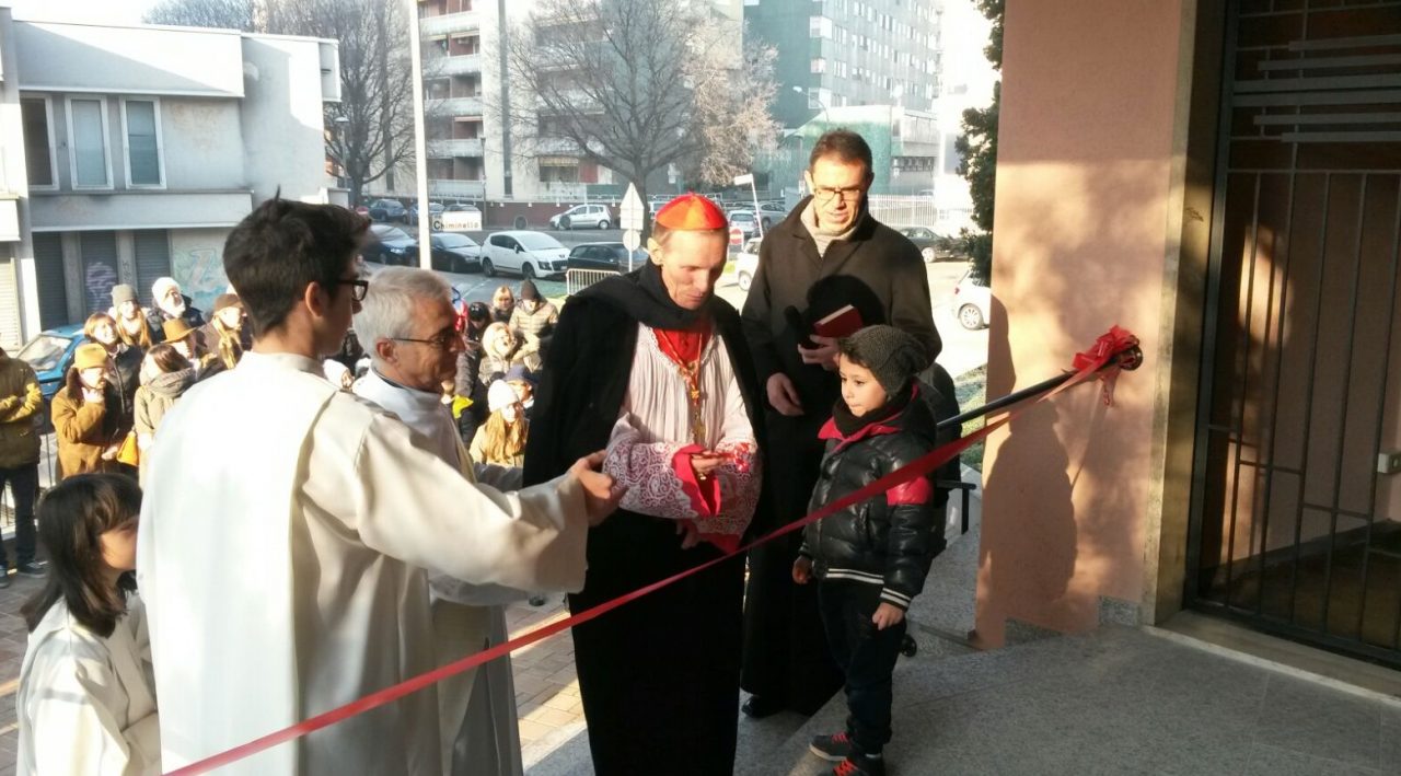 Rho, il nuovo sagrato della chiesa di San Giovanni benedetto anche dal cardinale Corti