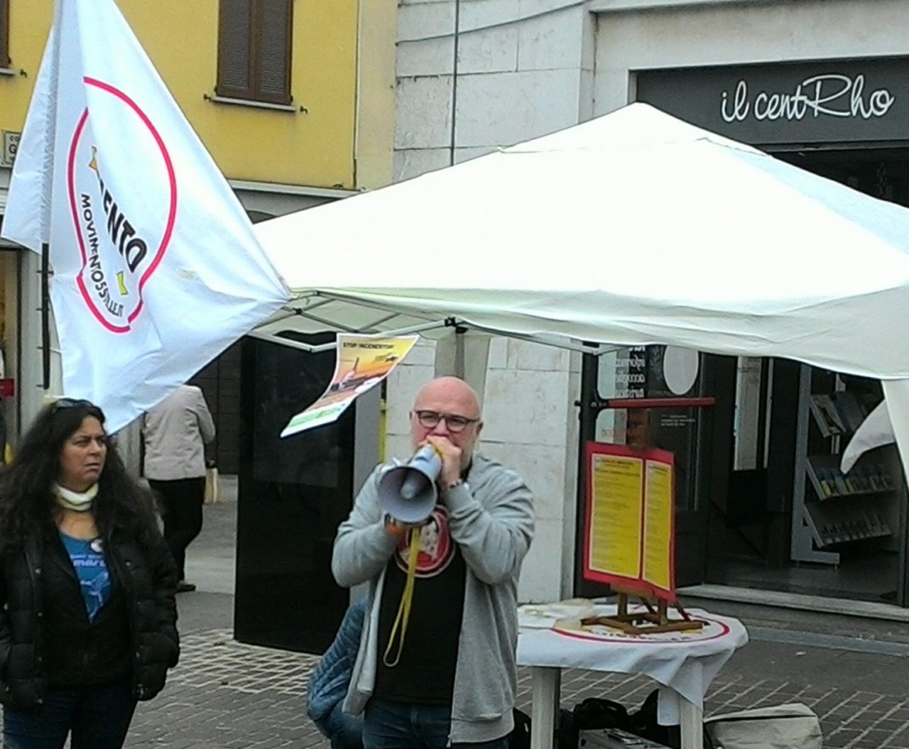 Rho, il sindaco di Livorno Filippo Nogarin a Rho con i grillini