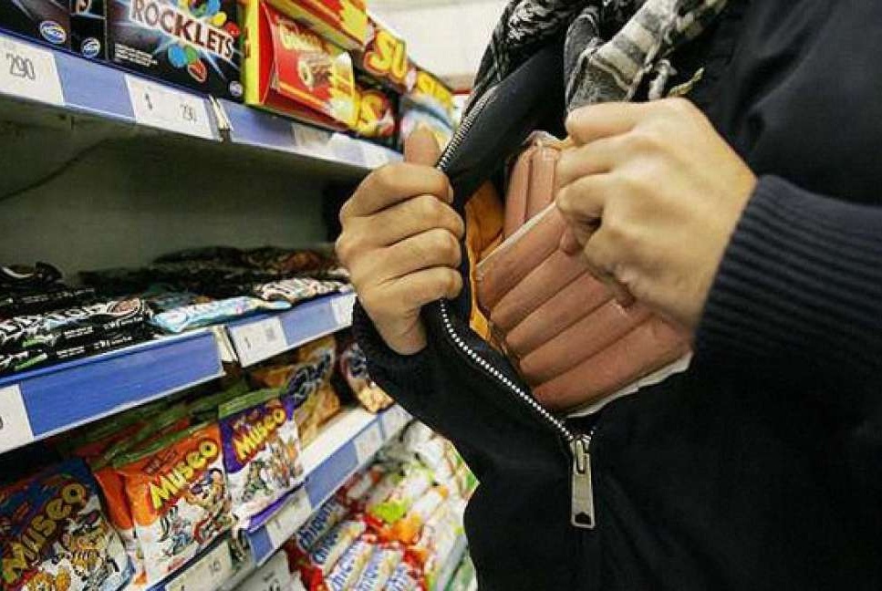 Rho, tenta la rapina al supermercato: 28enne in manette