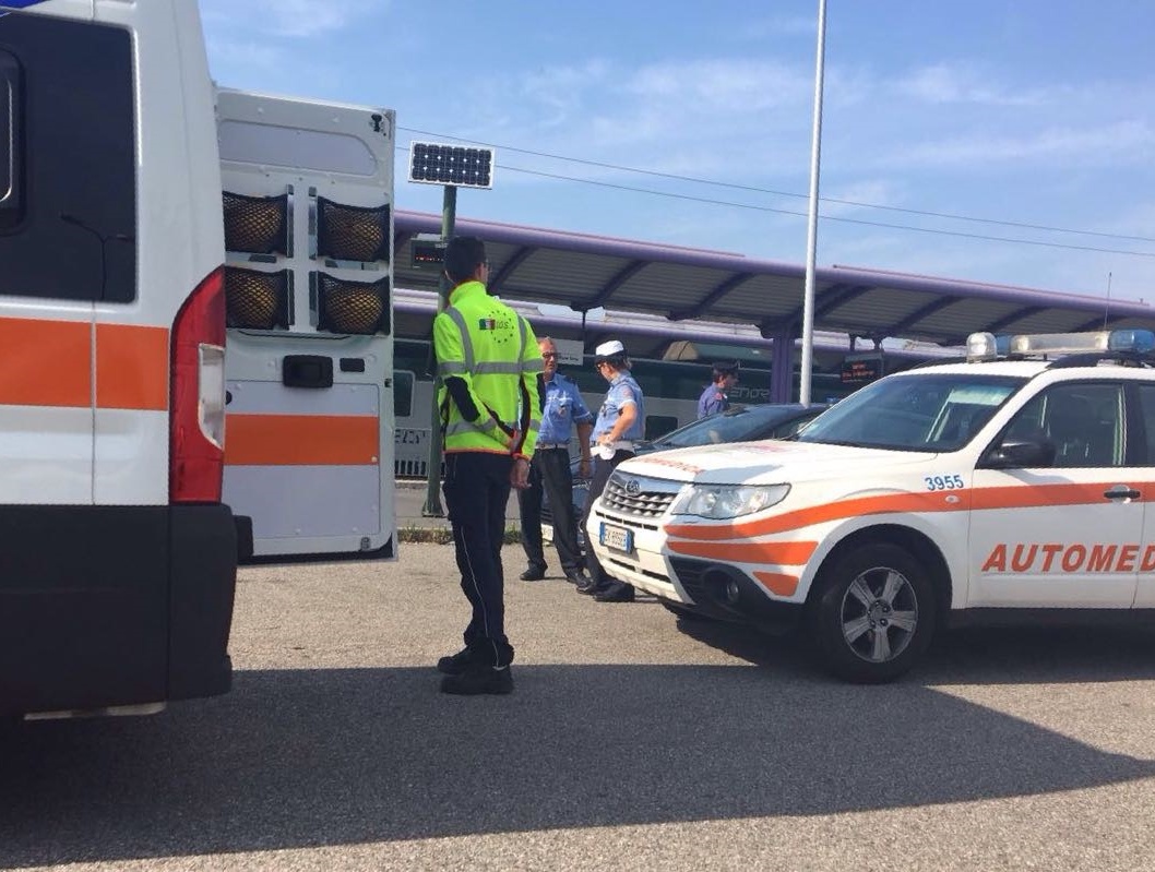 Rissa sul treno ad Albairate, un giovane finisce in ospedale
