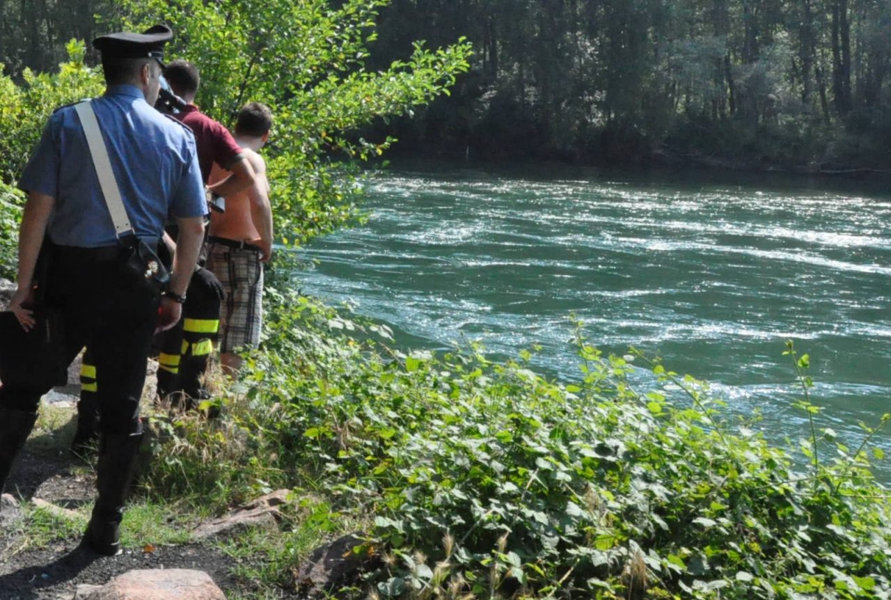 Robecco: bimbo di 4 anni cade nel Naviglio in bici, salvato
