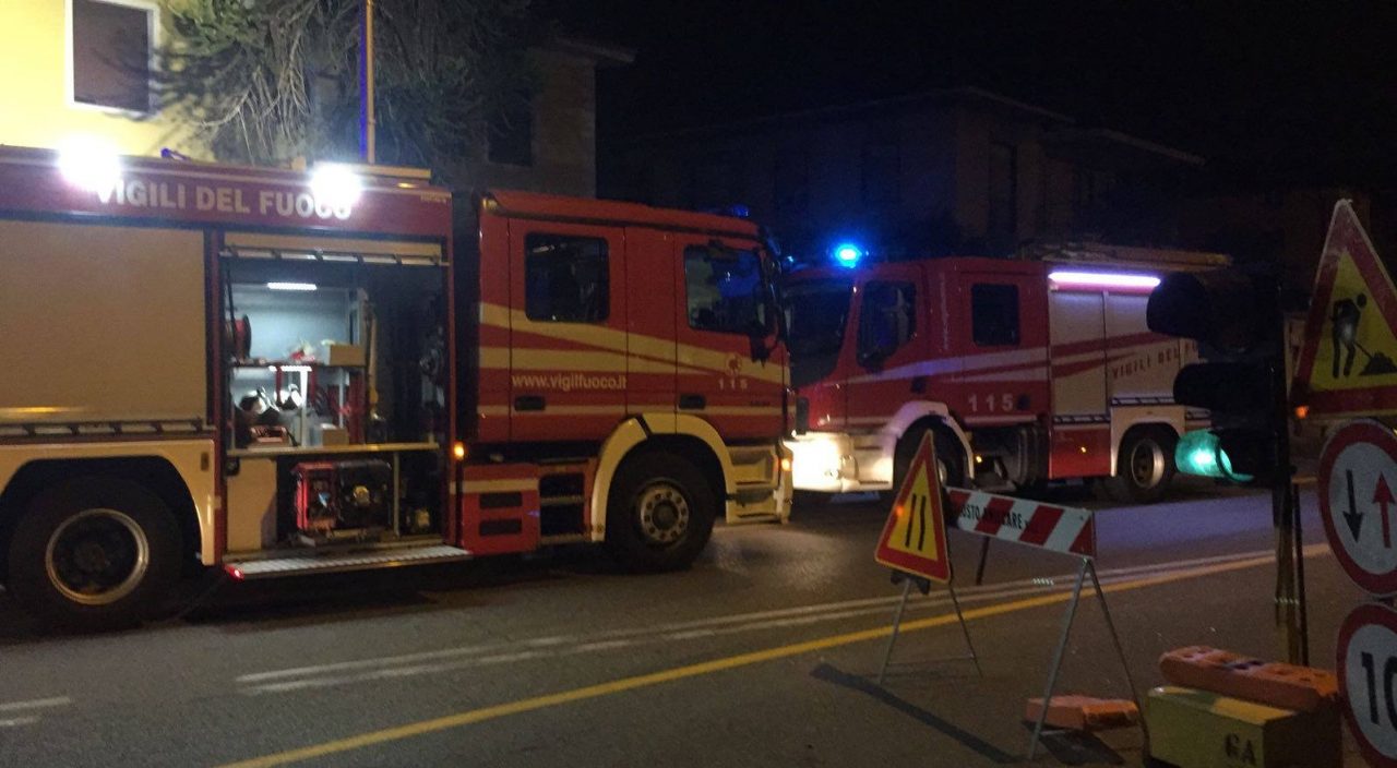 S.Vittore Olona, casa in fiamme: paura per un ragazzo all’interno, ma riesce a salvarsi