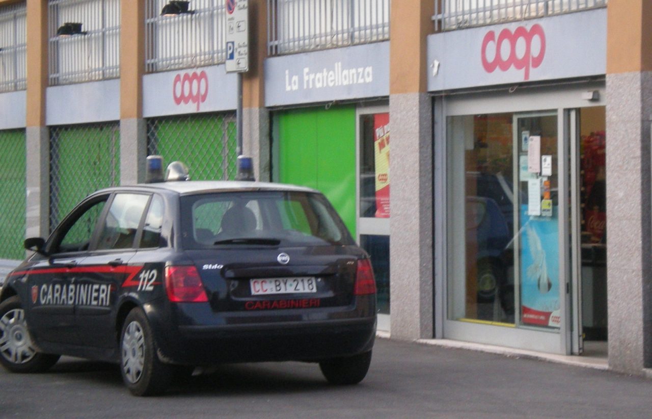 San Giorgio su Legnano: rapinano la Coop col coltello, via con 500 euro