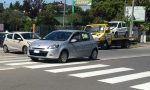 San Vittore, si fermano per far passare i passanti e vengono tamponati