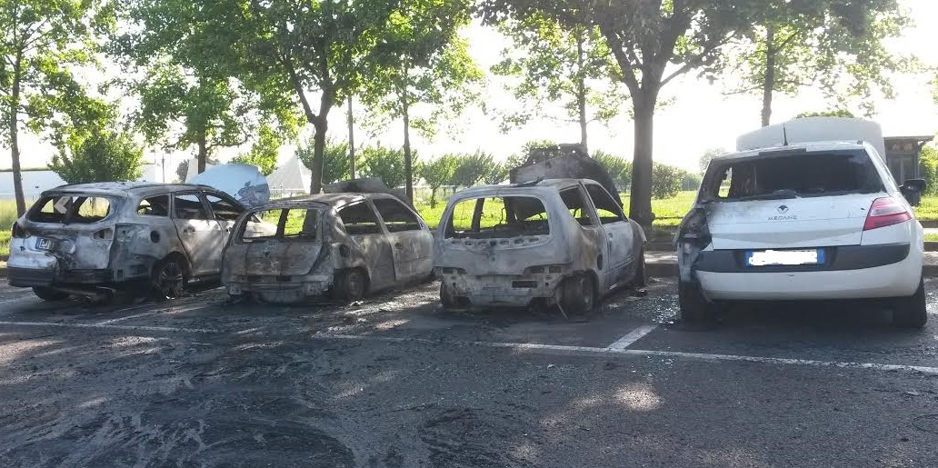 Sedriano: quattro auto a fuoco