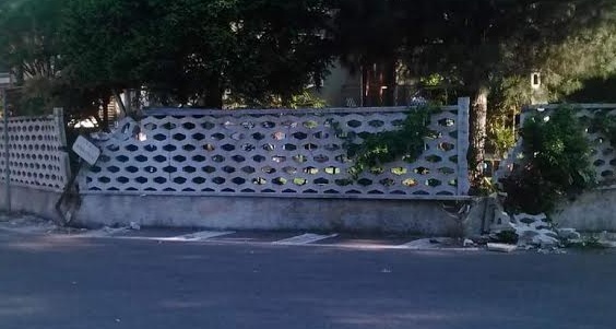 Si svegliano e si ritrovano un Tir in casa