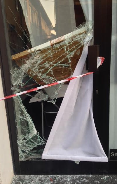 Rho, Spaccata nella notte alla galleria d’arte di via Dante