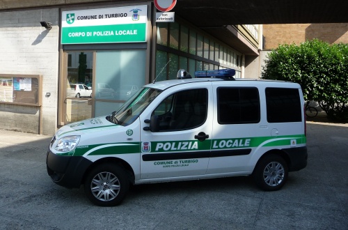 Turbigo, Aggredita in auto:le rubano la borsa