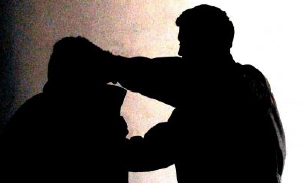 Vanzago, ladri colpiscono anziano con tubo di ferro