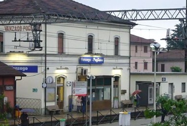 Vanzago: rimane chiusa nei bagni della stazione, la salvano i pompieri
