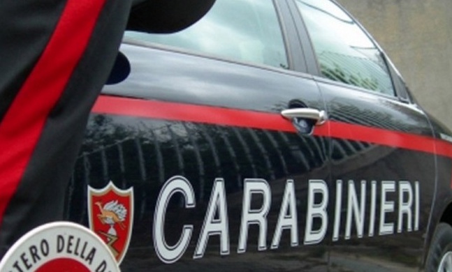 Accoltellato dal suo coinquilino
