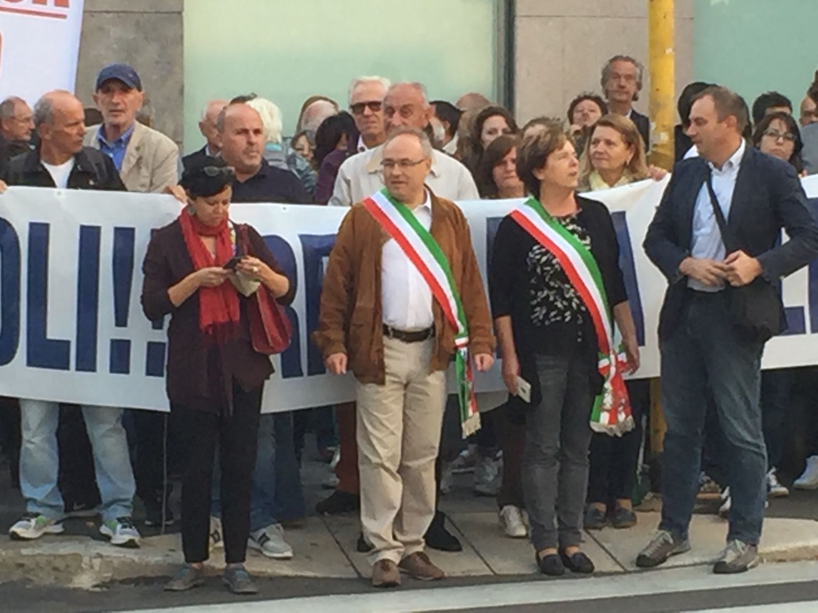 Protesta a Palazzo Isimbardi contro la discarica Solter