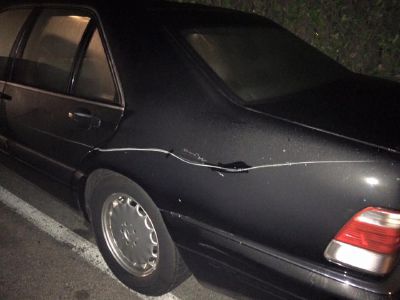 Raid vandalico sulle auto in stazione