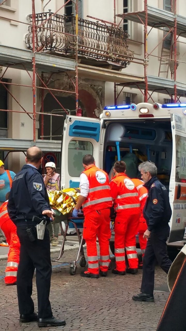 Cade dall’impalcatura: grave operaio