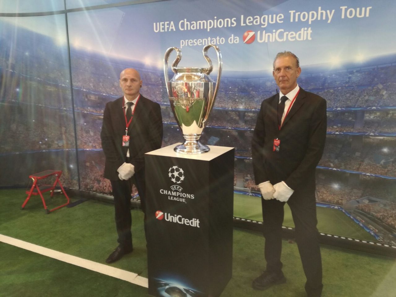 Tutti in coda per la mitica coppa Uefa Champions League