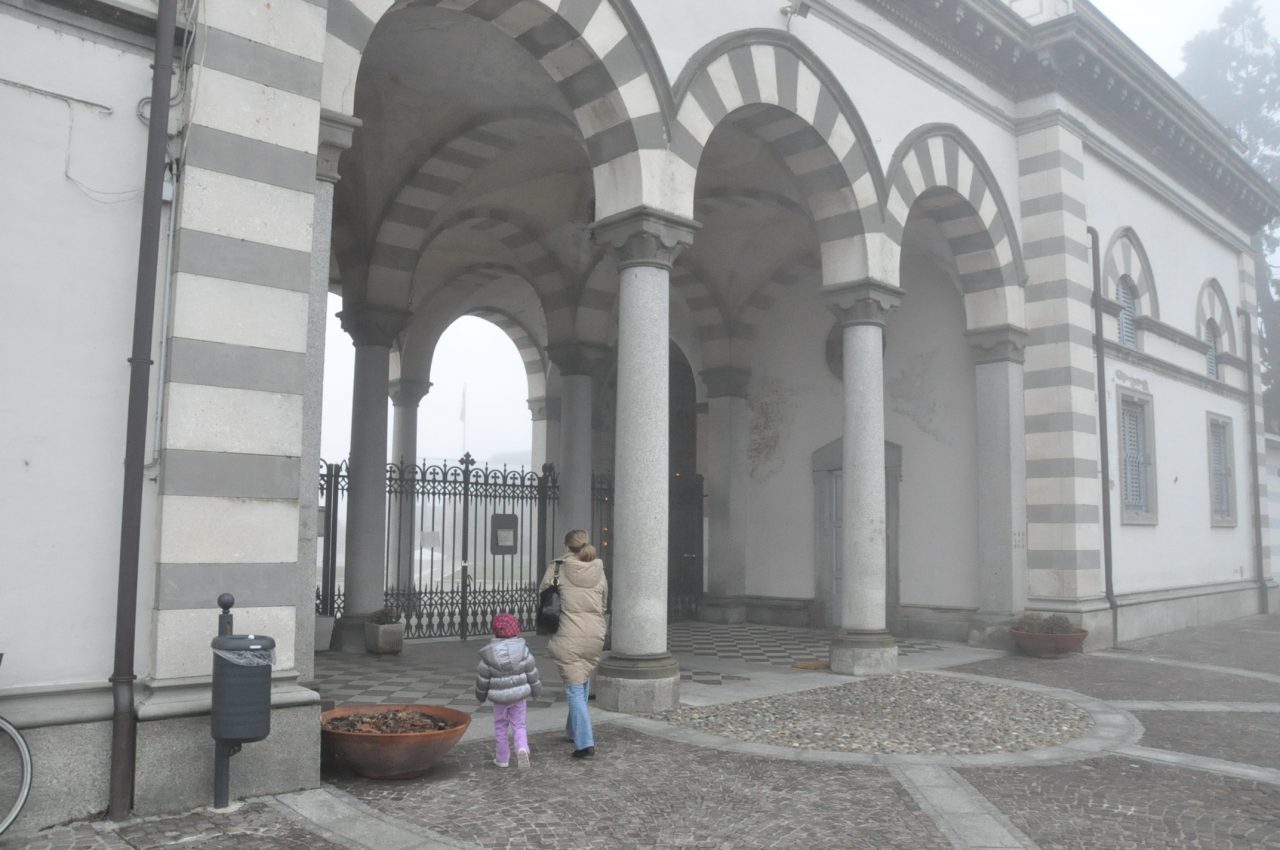 Cimiteri, nuovi orari fino al 9 novembre