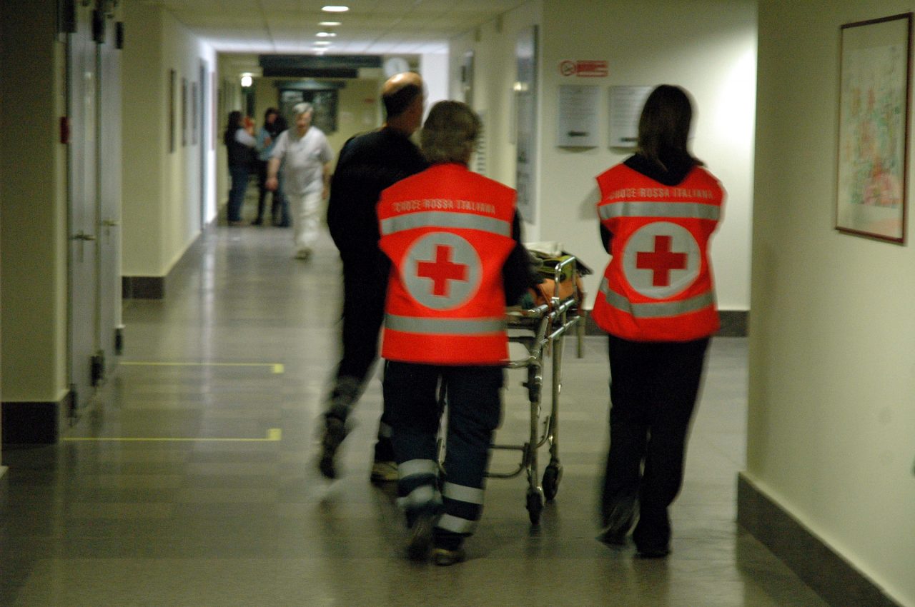 Dimesso dall’ospedale muore poco dopo
