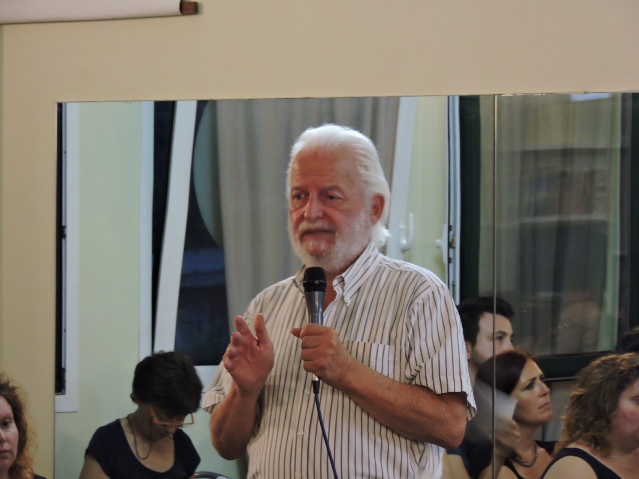 Incontro “no vax”: è bufera sul medico radiato