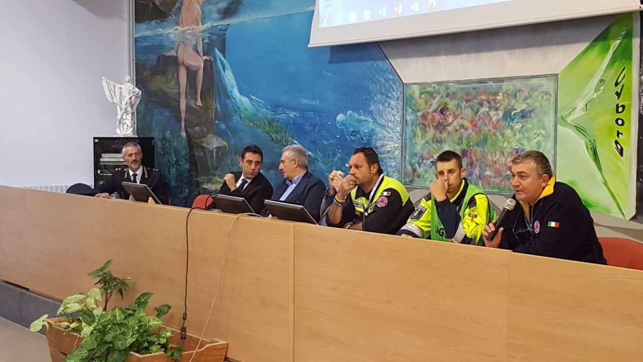 La Protezione Civile “invade” l’istituto Torno: LE FOTO