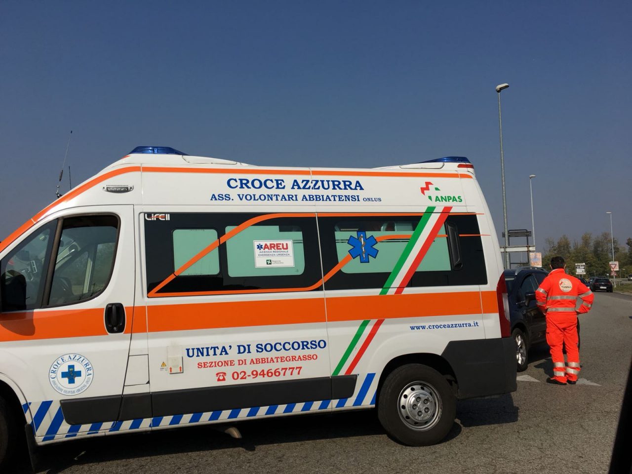 Ciclista investito alla rotonda tra Abbiategrasso e Cascinazza