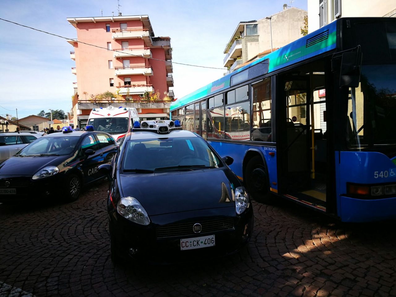 Rissa in stazione a Tradate due in ospedale