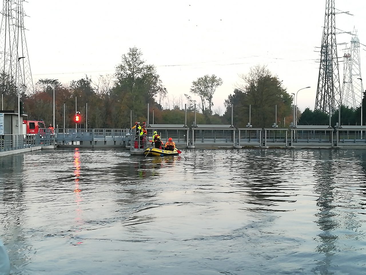 Morto bimbo caduto nel Naviglio in bici
