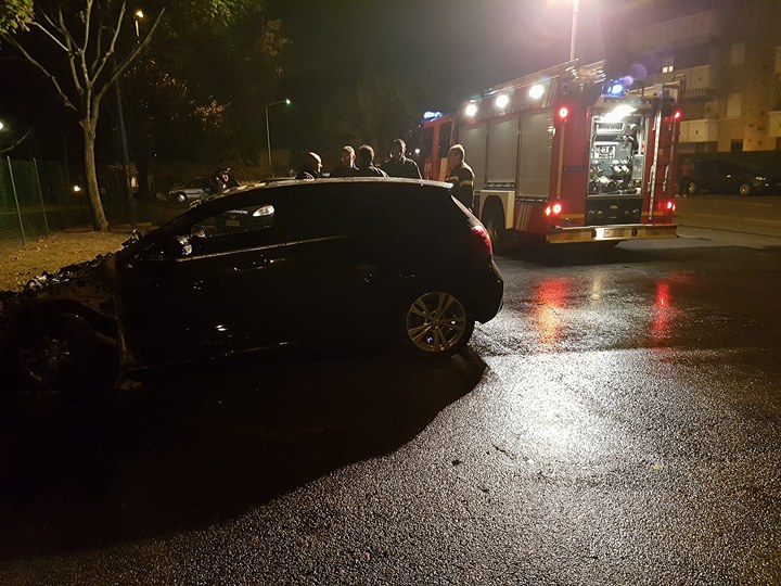 Piromane ancora in azione: un’altra auto a fuoco