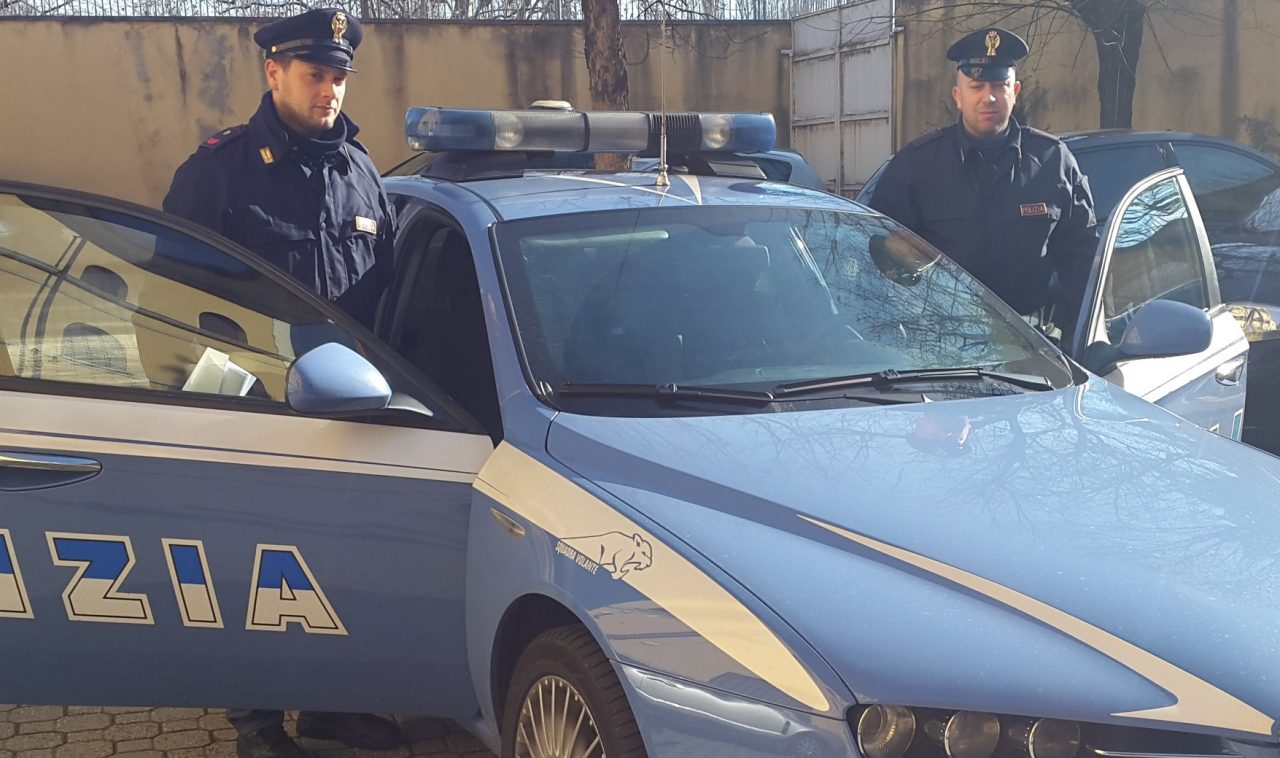 Tentano di investire un vigile, presi dalla Polizia
