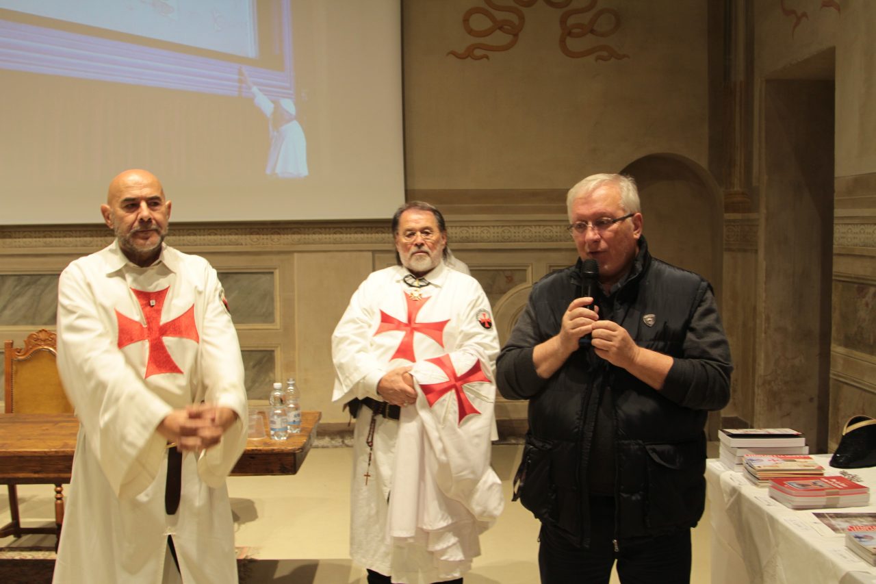 Templari in riunione per parlare della Sacra Sindone