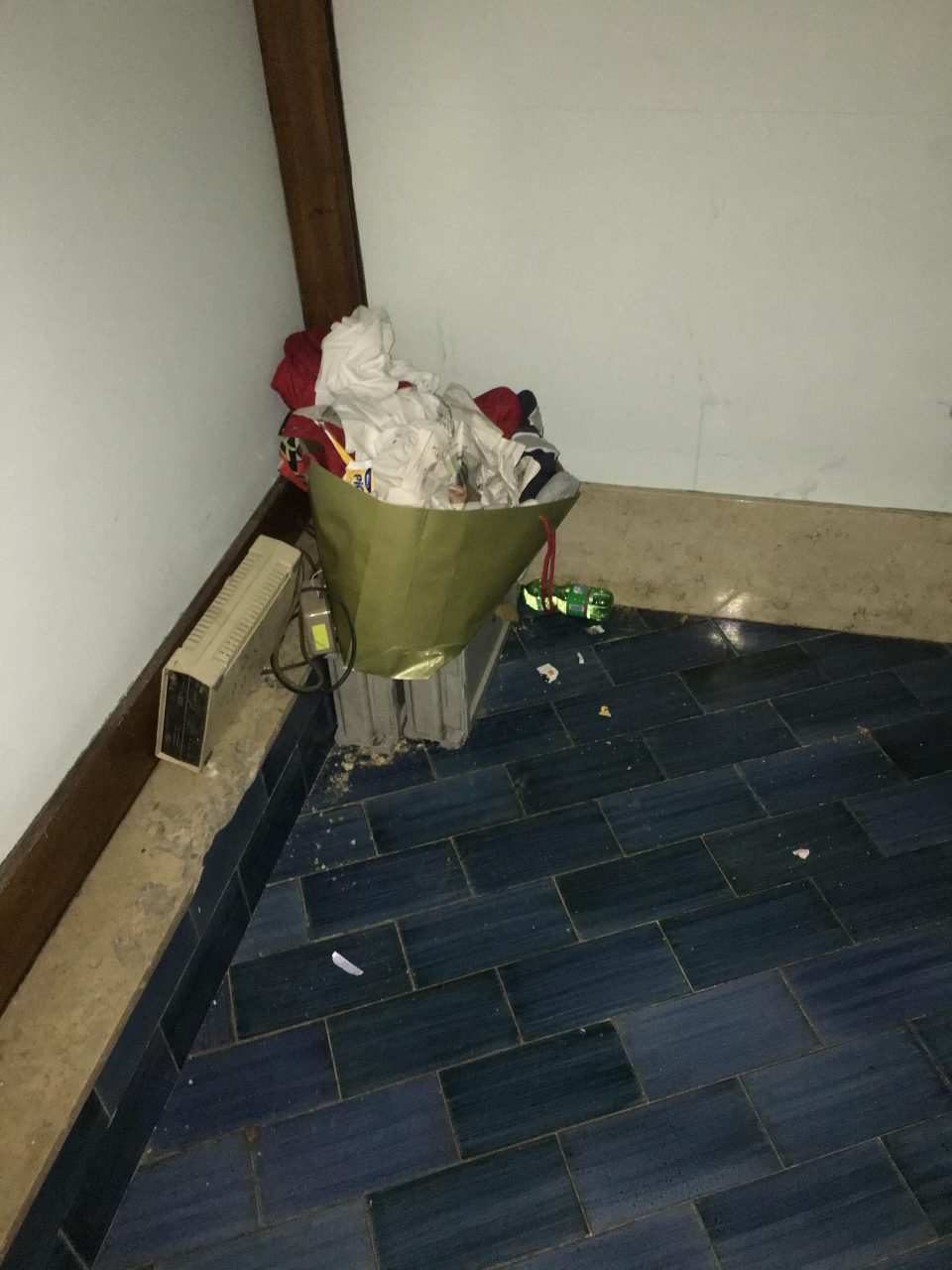 Rifiuti nel sottoscala del Ps di Saronno, rifugio per senzatetto