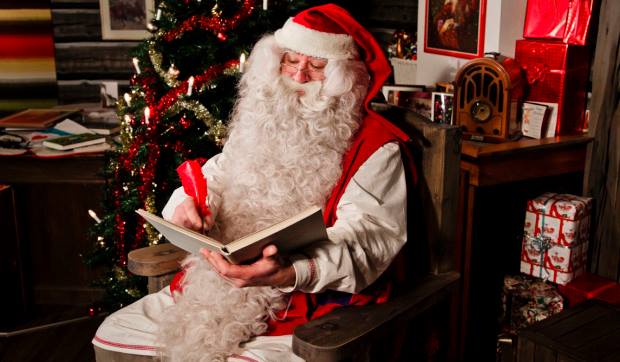 Piazza illuminata da 30mila luci: il Natale invade Olgiate Olona