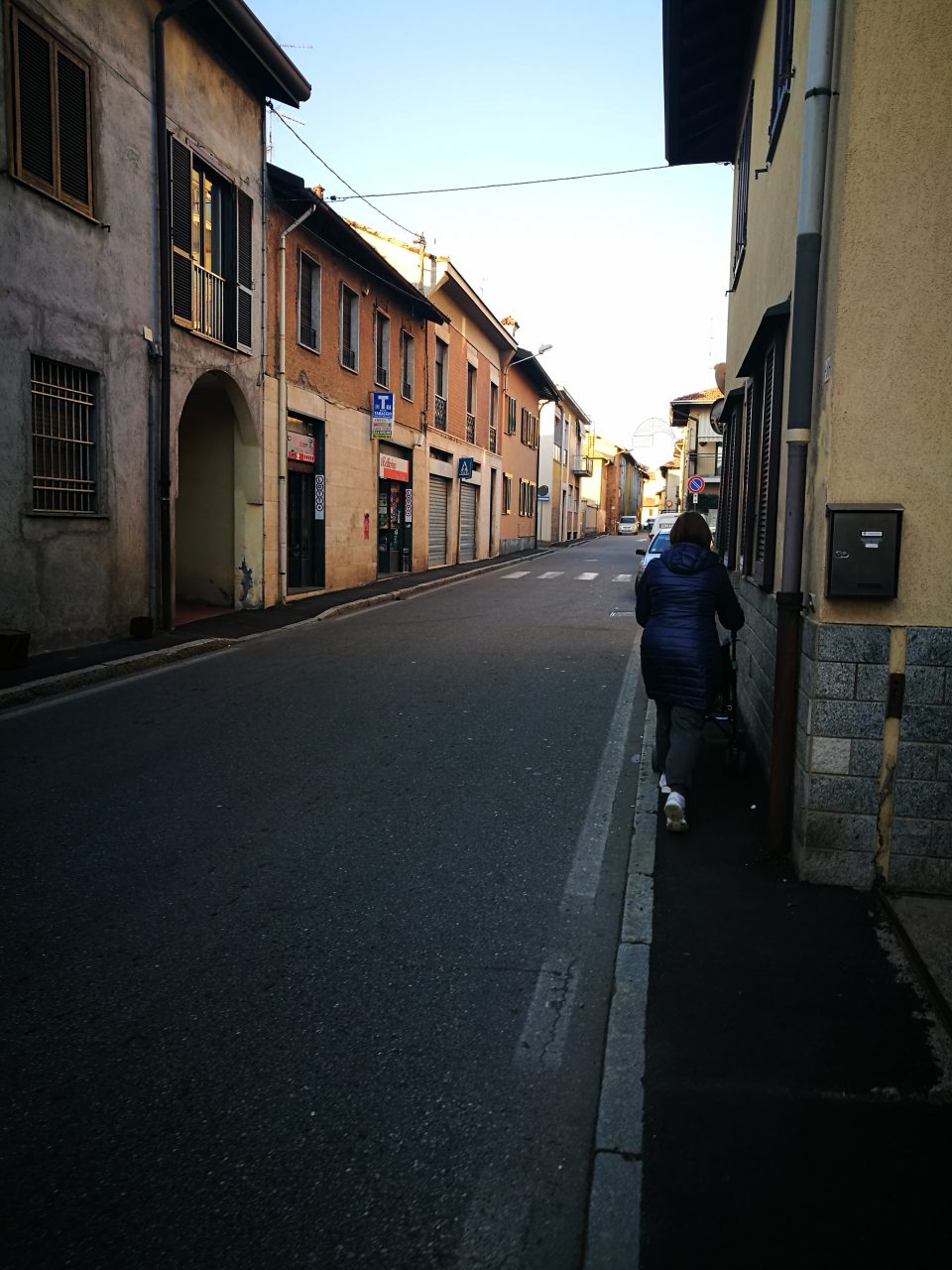 Smurano l’inferriata e fanno razzia al bar tabacchi a Venegono