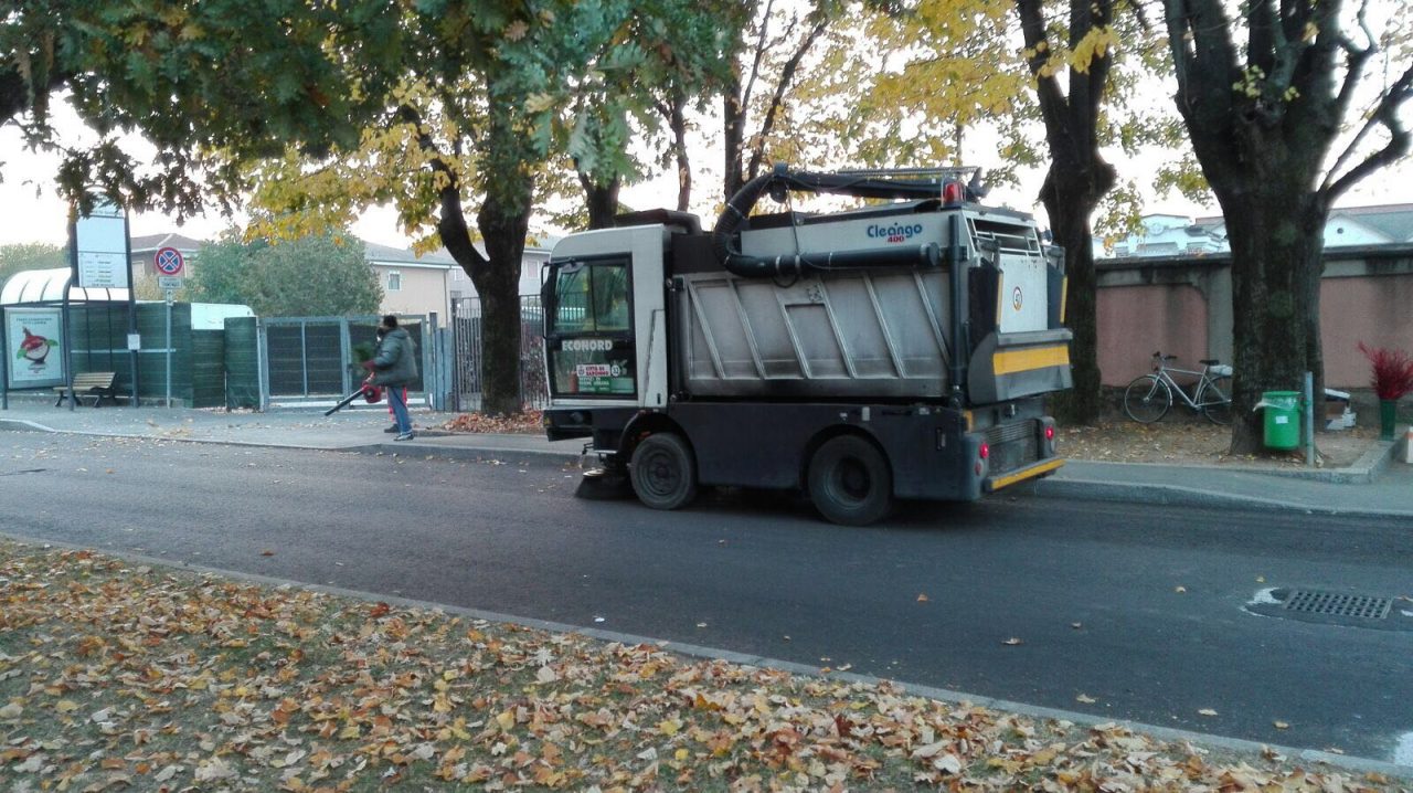 Cimitero di Saronno tirato a lucido per la festa dei morti