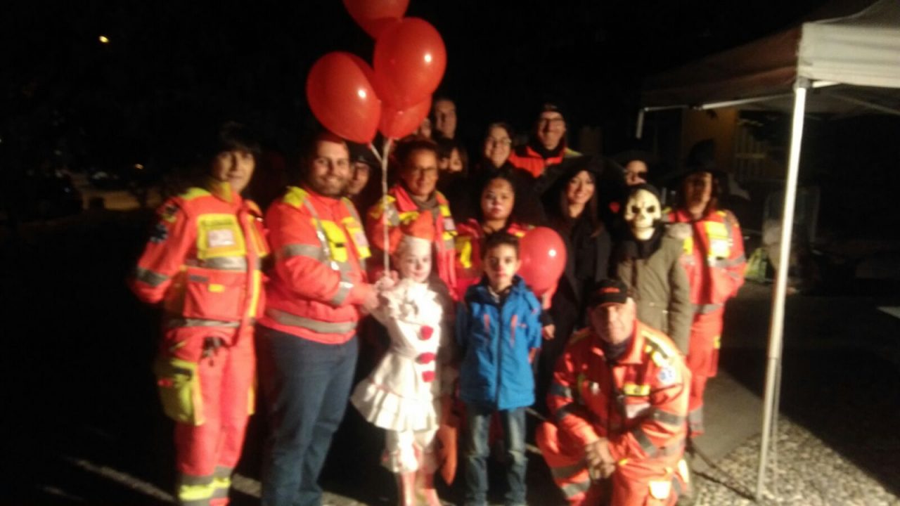 Halloween con il “Piedibus Mozzate” tra sorrisi e paura