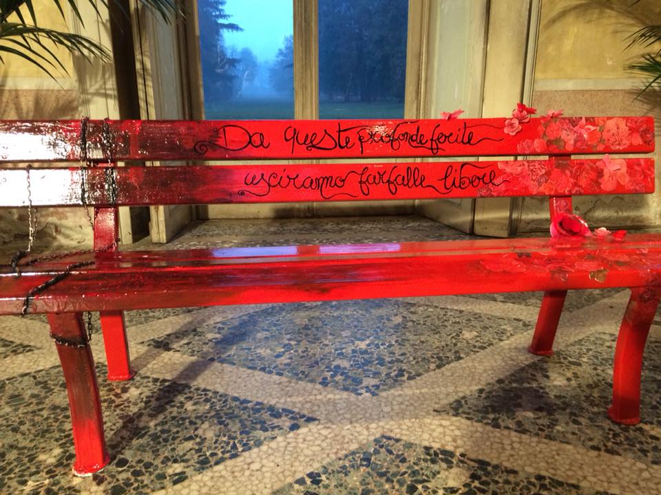 Violenza sulle donne una panchina rossa per dire di no