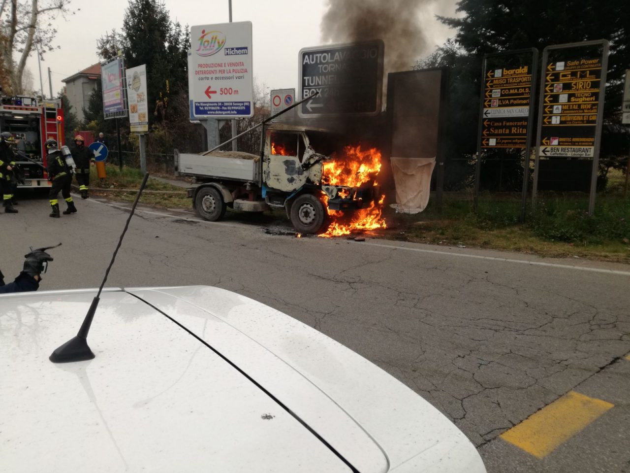 Autocarro prende fuoco  in via Risorgimento