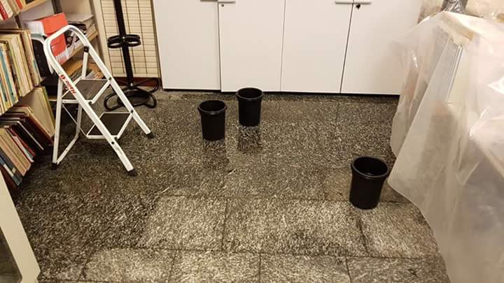 Casa allagata per la troppa acqua sul tetto