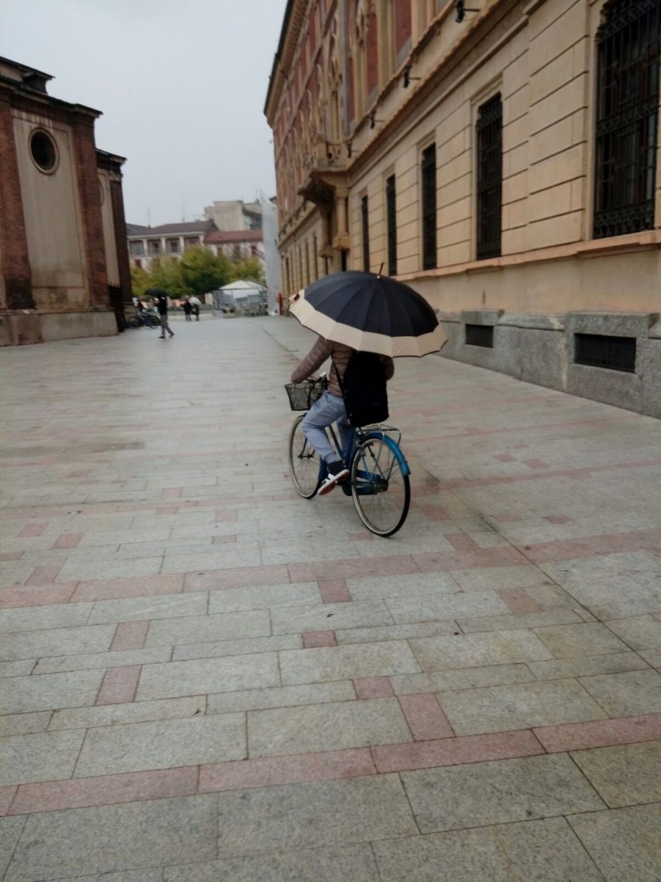 Il sindaco vieta il centro alle bici
