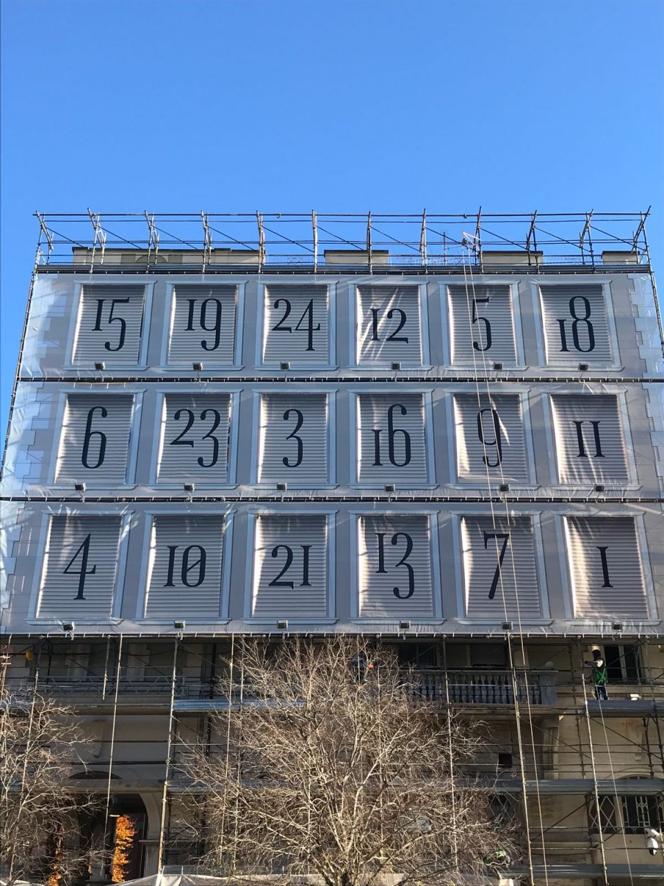 Calendario dell’avvento, enorme in piazza San Magno