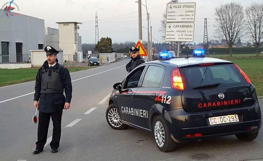 Rubava negli armadietti arrestato in piscina a Mozzate