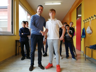 ceriano laghetto baby sindaco Daniel Craddock con sindaco Dante Cattaneo