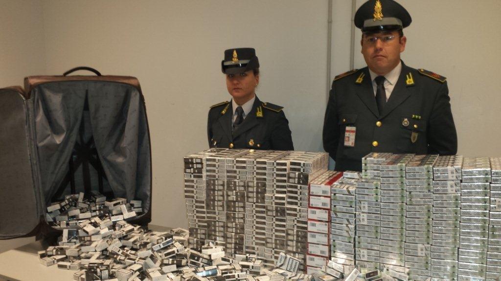Maxi-sequestro di tabacchi di contrabbando