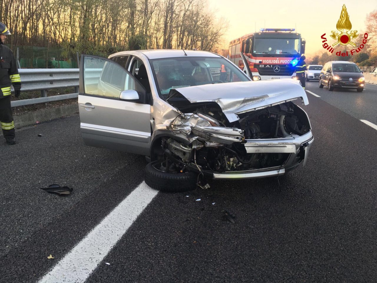 Schianto sull’A8 tra auto e mezzo pesante
