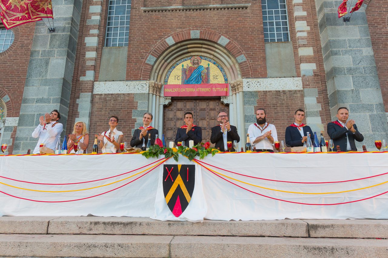 Legnarello con la Undici ore celebra la vittoria al Palio