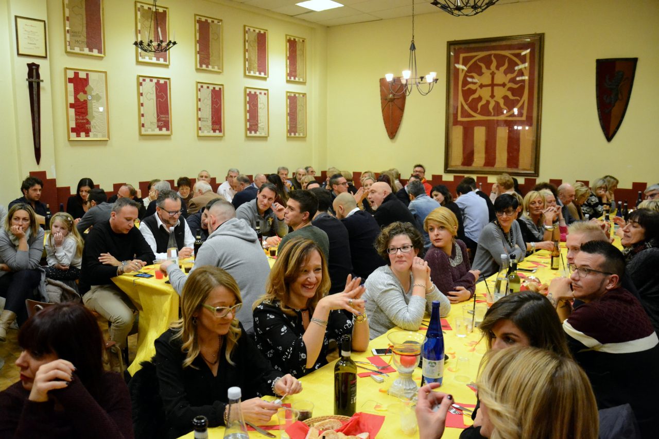 Contrada Legnarello a cena con il fantino… che però non c’era