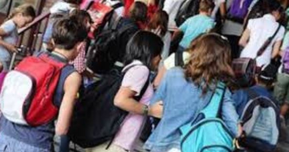 Studenti medie accompagnati per legge, basterà una liberatoria
