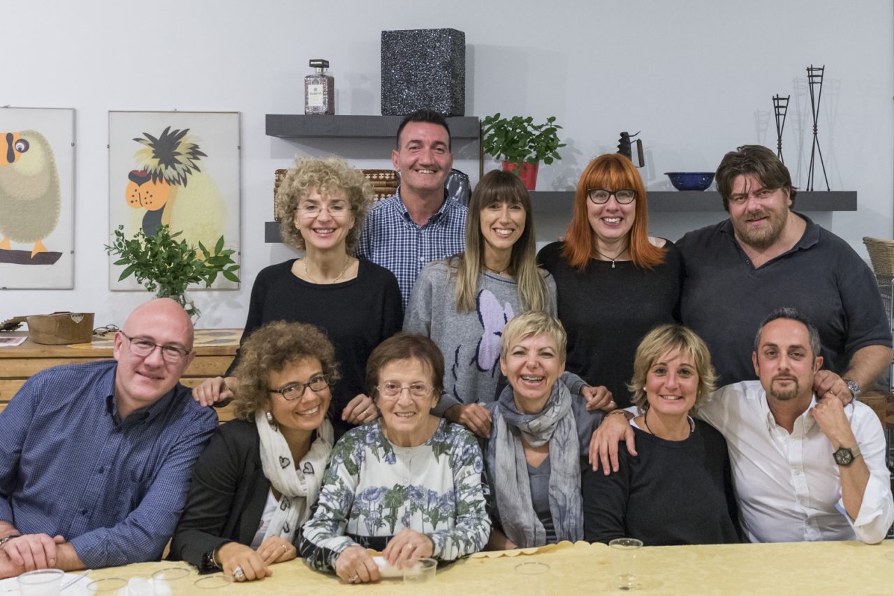 Rimpatriata con la maestra… E c’è una dichiarazione d’amore