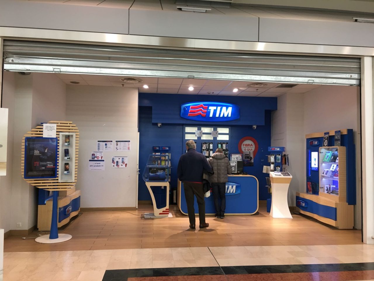 Negozio Tim nel mirino: due colpi in pochi giorni