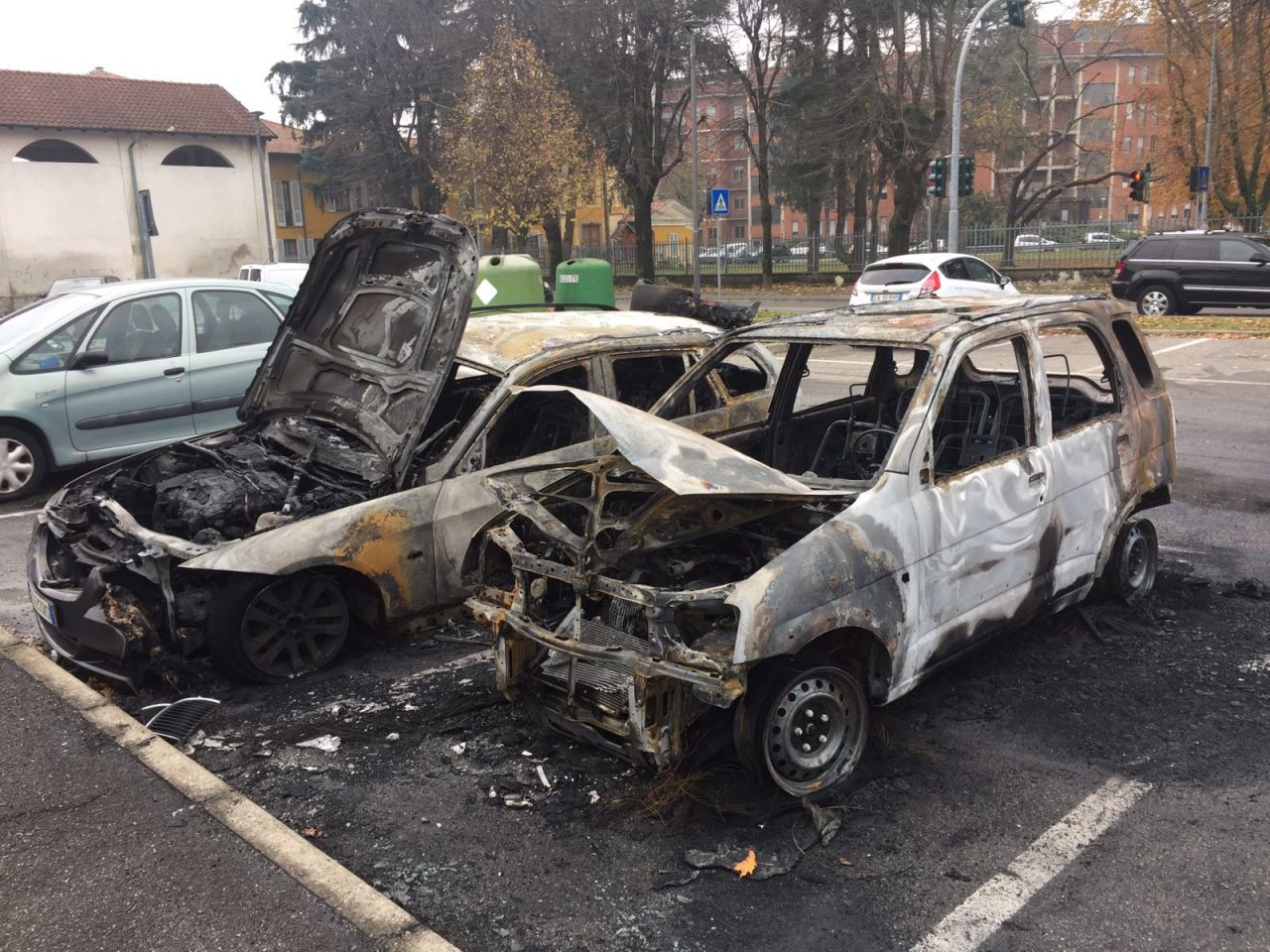 Auto bruciate nella notte a Passirana